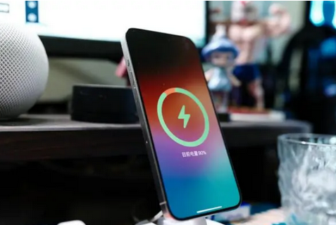 清水苹果15换屏服务分享用什么充电器给iPhone15充电更好 